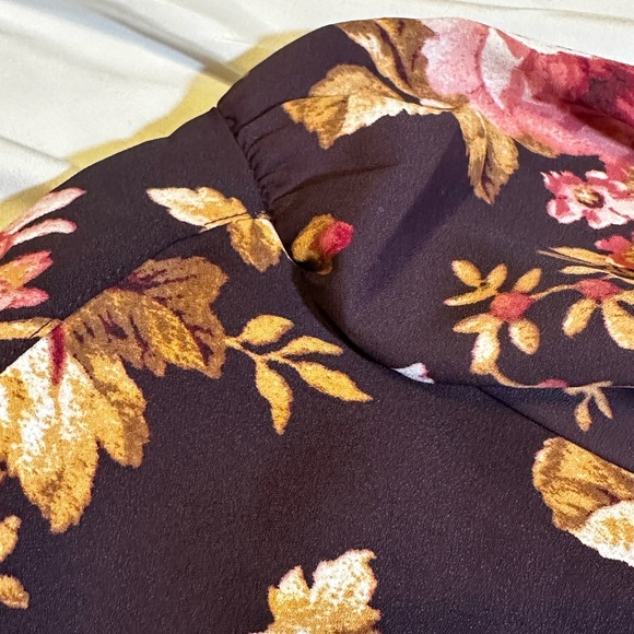 COPY - EXPRESS Portifino Button up top!! Beautiful maroon floral design size la… - Picture 3 of 8